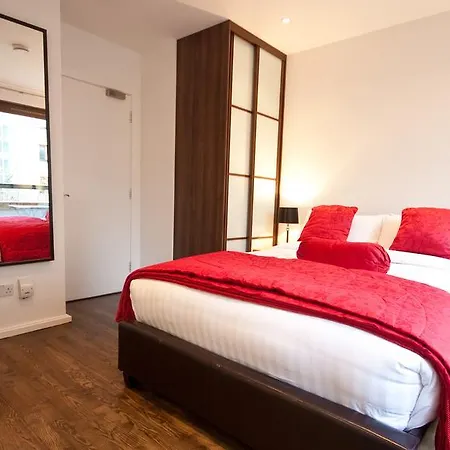 Docklands City Apartment